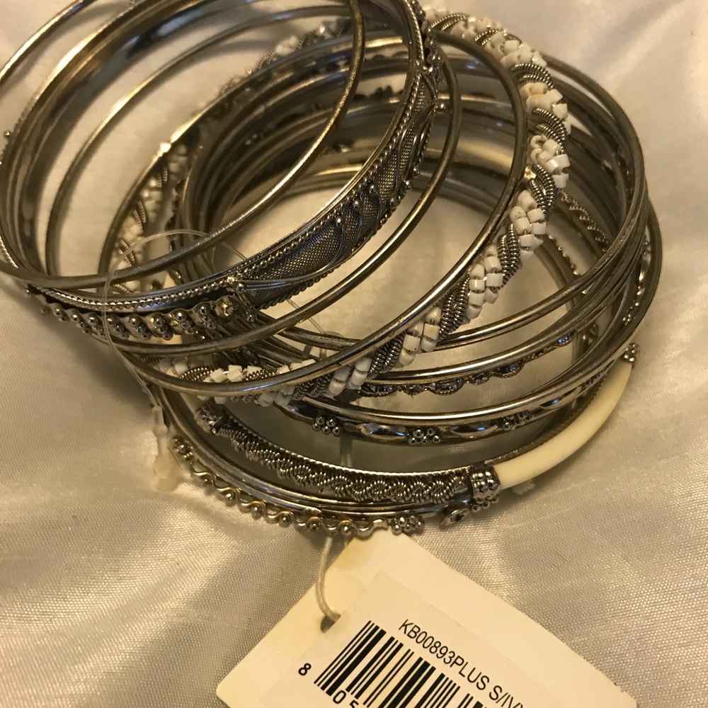 Beautiful New with Tag Silver and White Bangle set